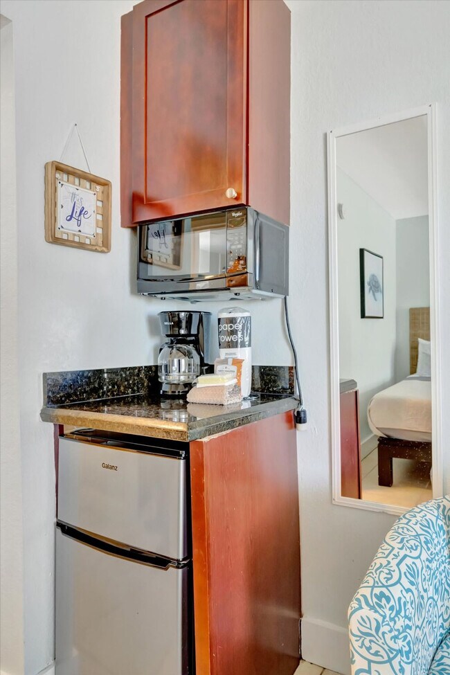 Building Photo - 611 Destiny Dr