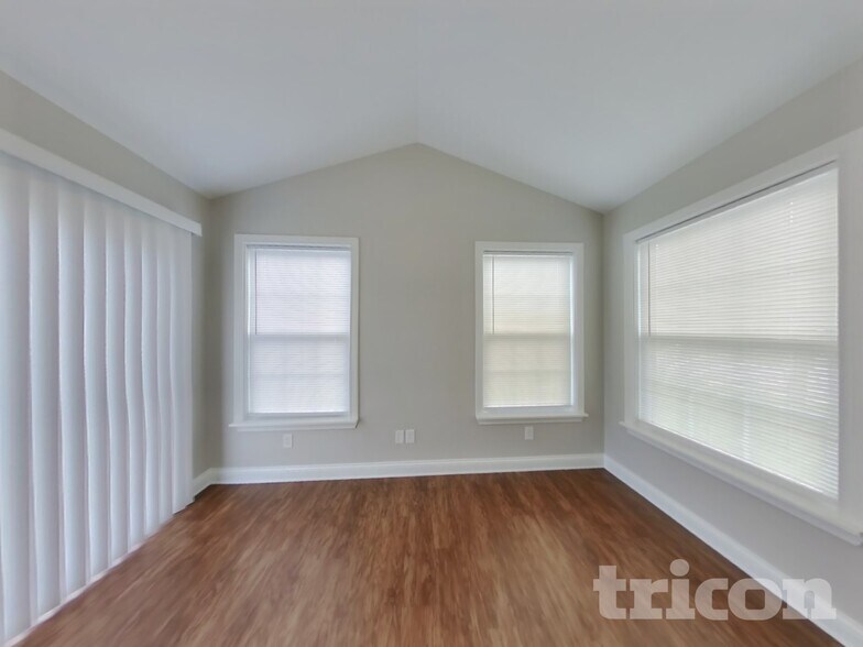 Building Photo - 722 Chestnut Ln