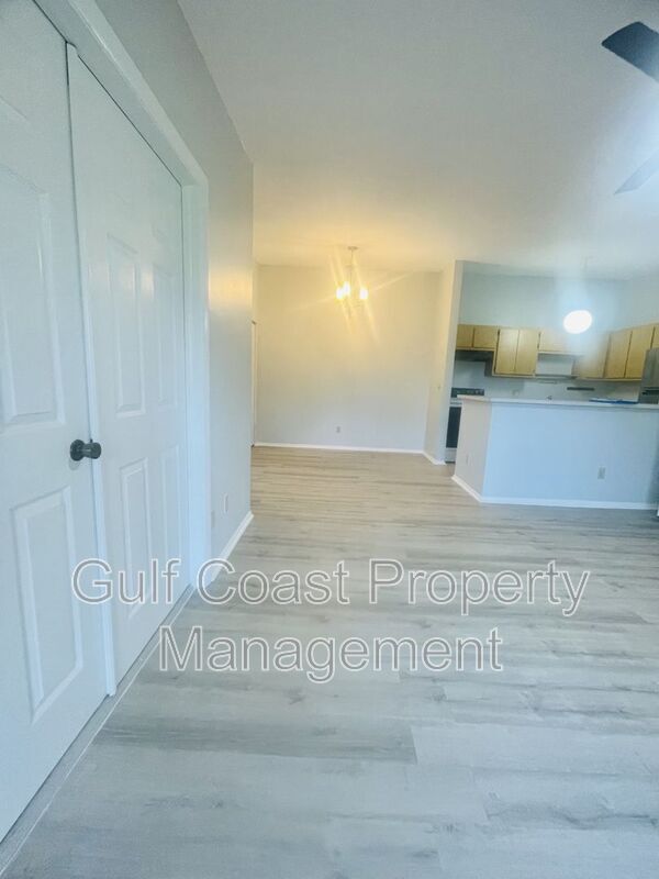 Building Photo - 6492 Royal Woods Dr