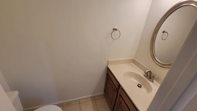 Building Photo - Beautiful 3 Bed, 3.5 Bath Brick Townhouse ...