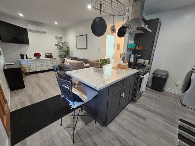 Building Photo - Fully furnished, modern ADU with fully-equipped kitchen shared garden.