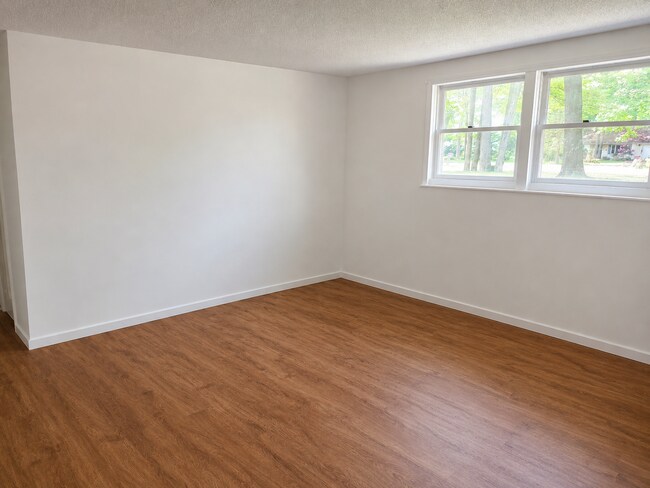Building Photo - 166 Mercier Dr