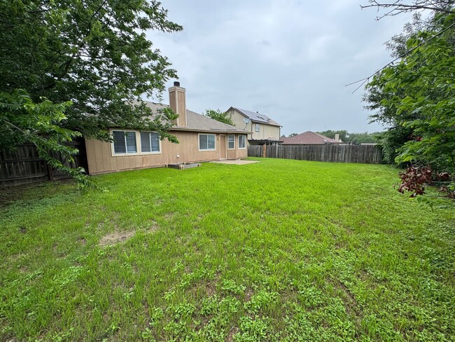 Building Photo - 5006 Glenoak Dr