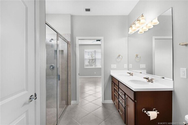 Building Photo - 10550 SW Captiva Dr