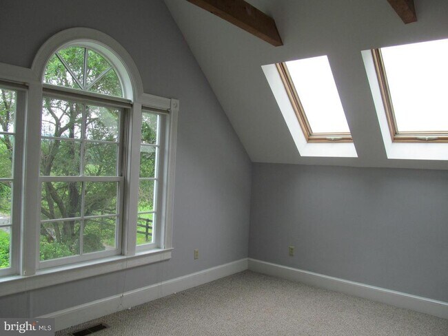 Building Photo - 1654 Milldale Rd