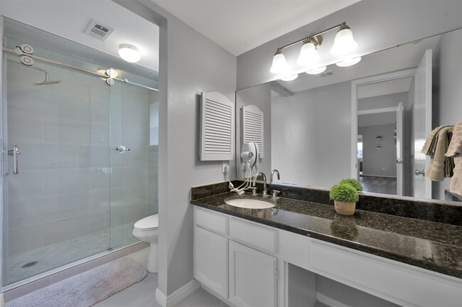 Building Photo - 124 April Point Dr N