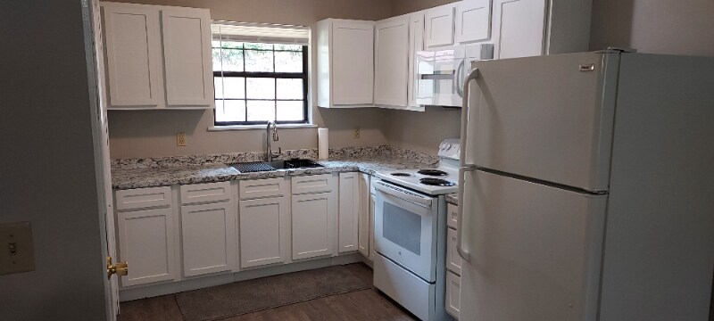 Building Photo - 209 Hazel Dr