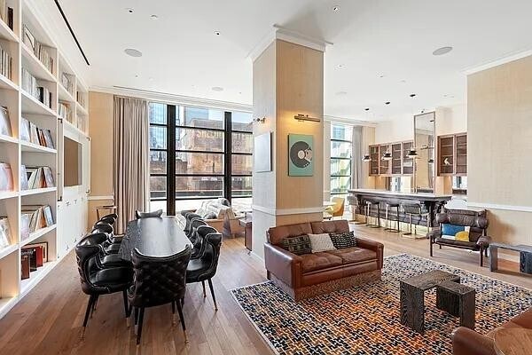 Building Photo - 515 W 38th St