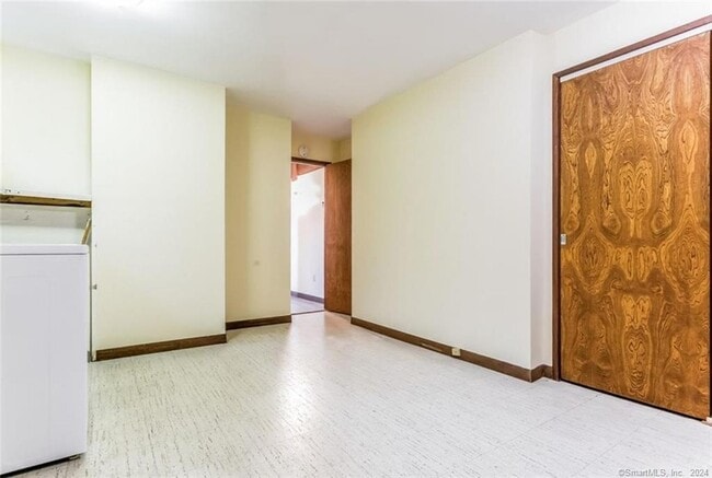 Building Photo - 117 Phoenix Dr