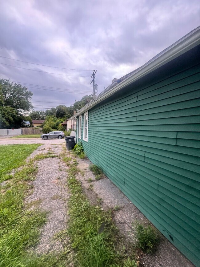 Building Photo - 3017 Nursery Ave