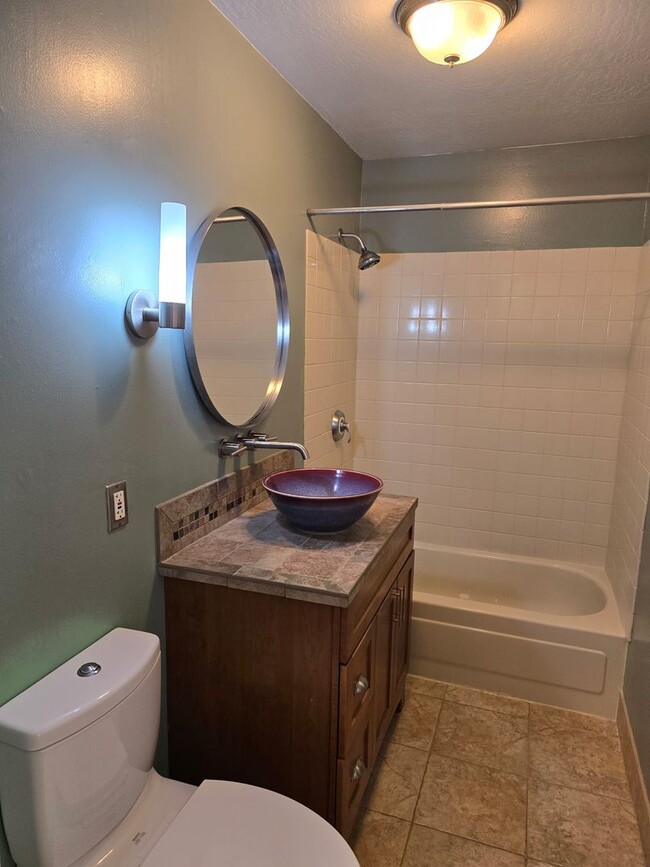 Building Photo - Large and stunning home in rural Sebastopol!