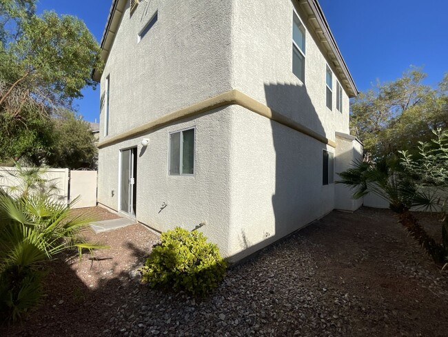 Building Photo - Spacious 3-Bedroom Home in the Northwest L...