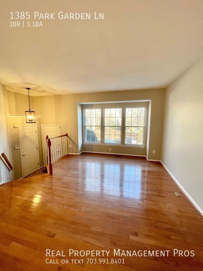 Building Photo - 1385 Park Garden Ln