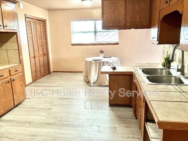 Building Photo - 118 SW 1st St