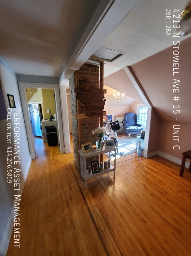 Building Photo - Cozy 2BD/1.5BA Shorewood Triplex