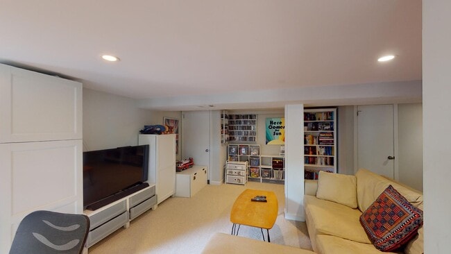 Building Photo - 1700 D St SE