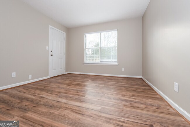 Building Photo - 6584 Planters Ct