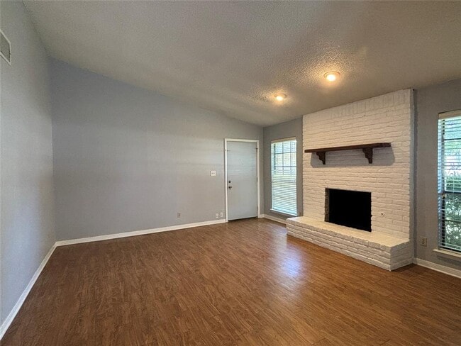 Building Photo - 11905 Oak Knoll Dr