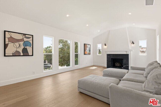 Primary Photo - 545 N La Jolla Ave