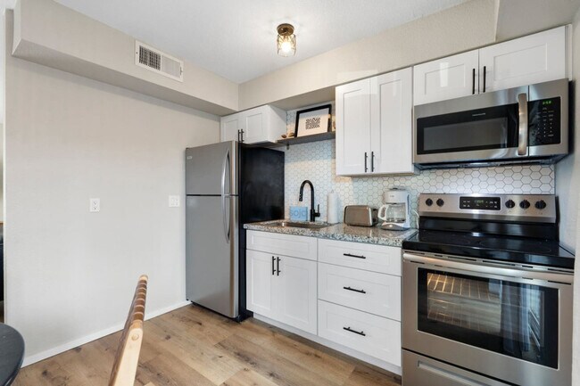 Building Photo - 3307 N 66th Pl