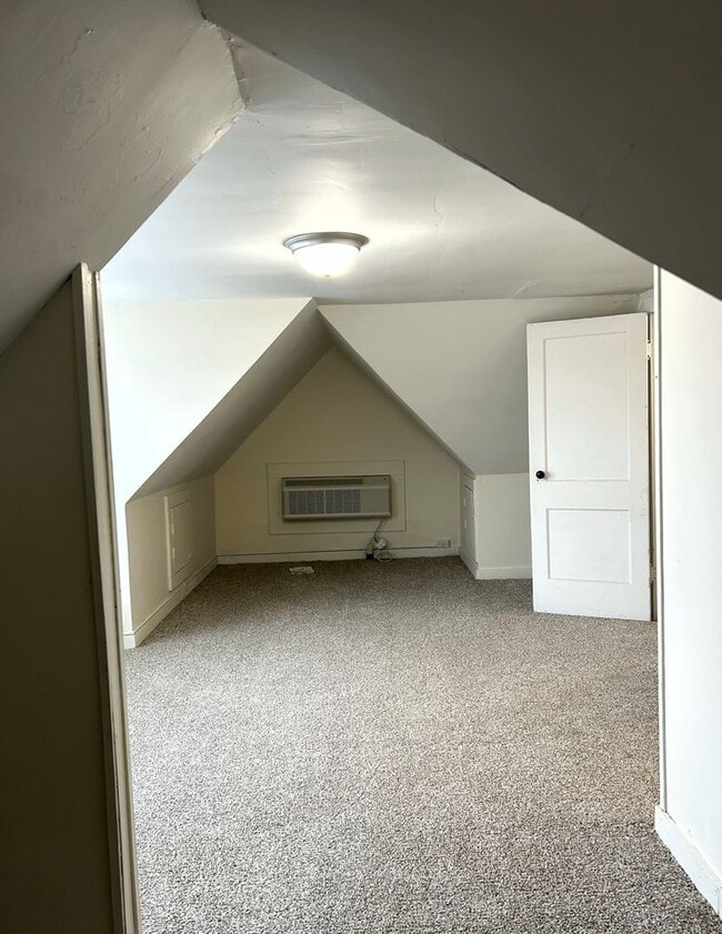Building Photo - Recently Updated first floor apartment within walking distance to Main St  Grove City !