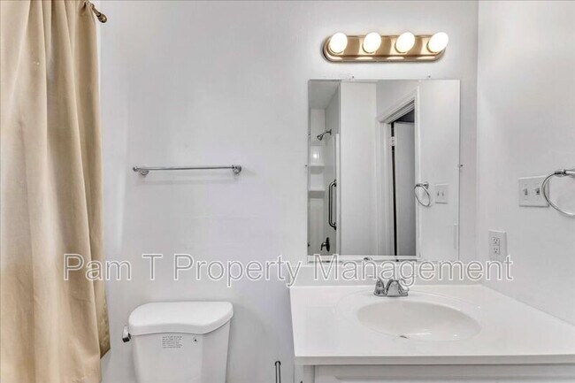 Building Photo - 2019 E 59th St