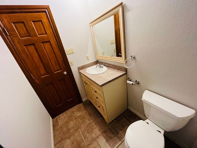 Building Photo - Charming 3-Bedroom Duplex in West Norman