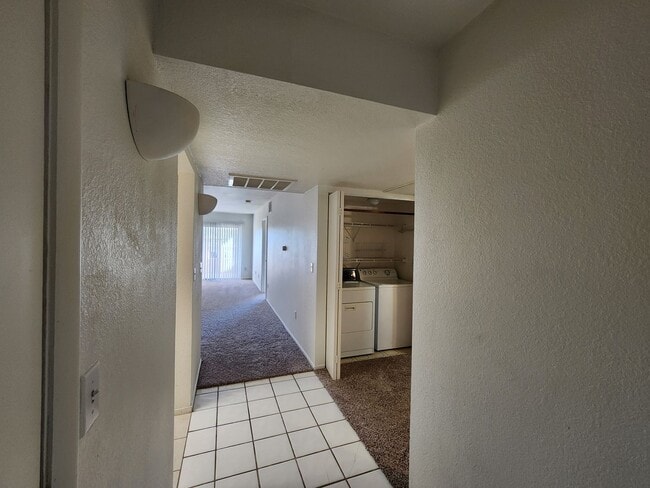 Building Photo - Beautiful 2 Bedroom, 2 Bath Condo in Summerlin