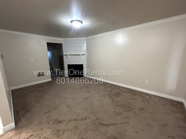 Building Photo - NO DEPOSIT option available for qualified ...