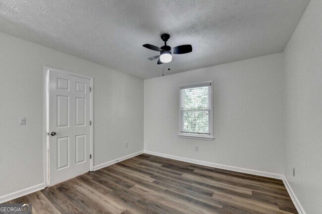 Building Photo - 1530 Plunketts Rd