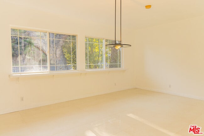 Building Photo - 5604 Valley Circle Blvd