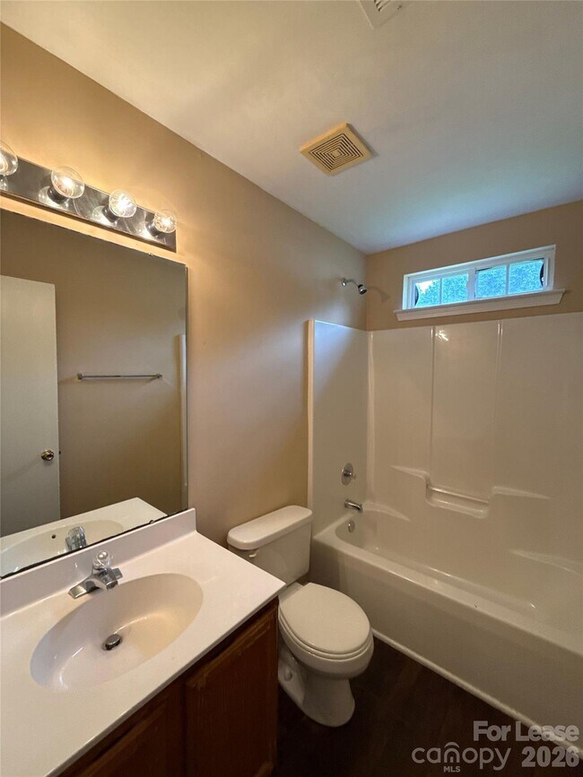Building Photo - 7037 Breeders Cup Cir