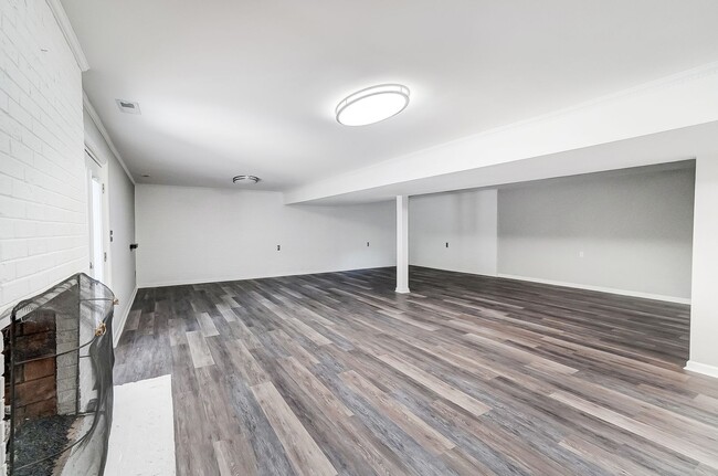 Building Photo - Fully Remodeled Ranch Style Home In South Park! (Landscaping Included)