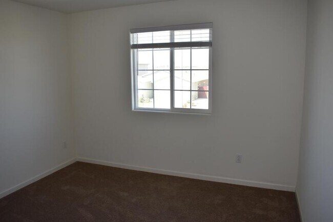 Building Photo - 4238 Freemark Ave