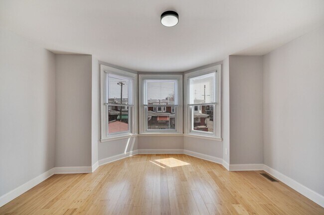 Building Photo - Huge 3 bedroom house for rent