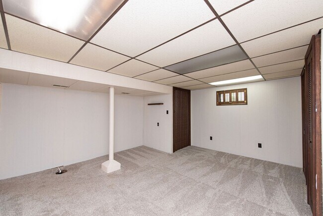 Building Photo - 3627 Edgebrook Dr