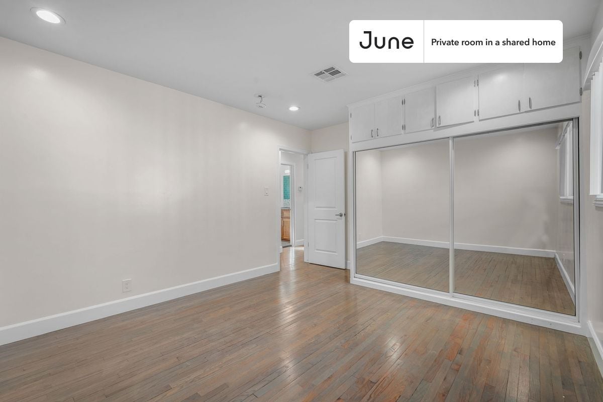 Building Photo - Room in Shared 4 bed/2 bath home