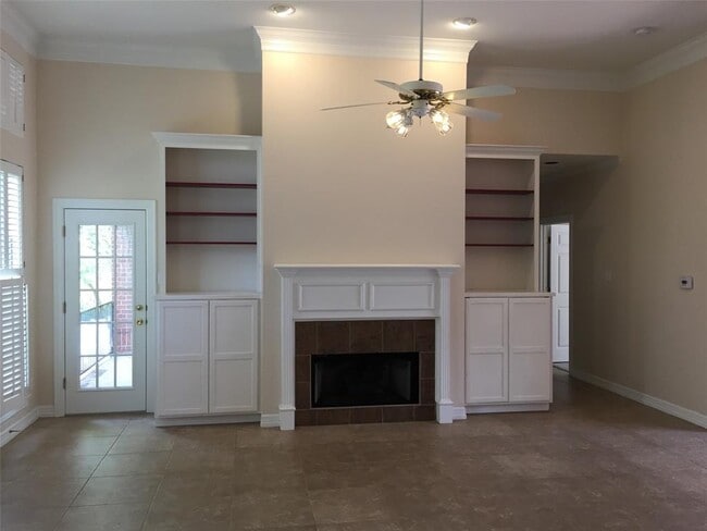 Building Photo - 4010 Long Champ Dr