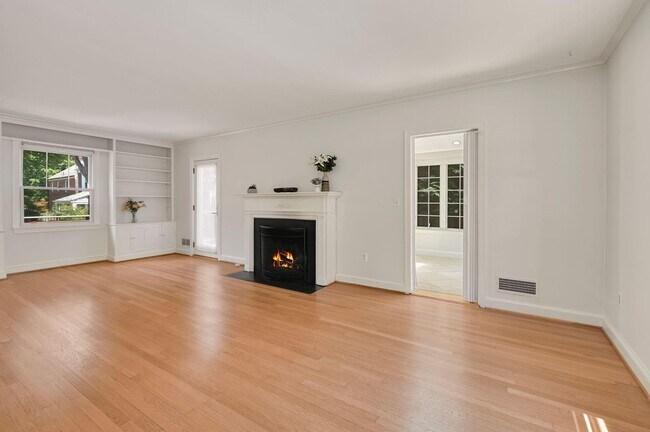 Building Photo - 4505 Alton Pl NW