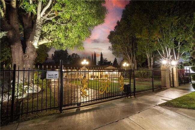 Building Photo - 18834 Devonshire St