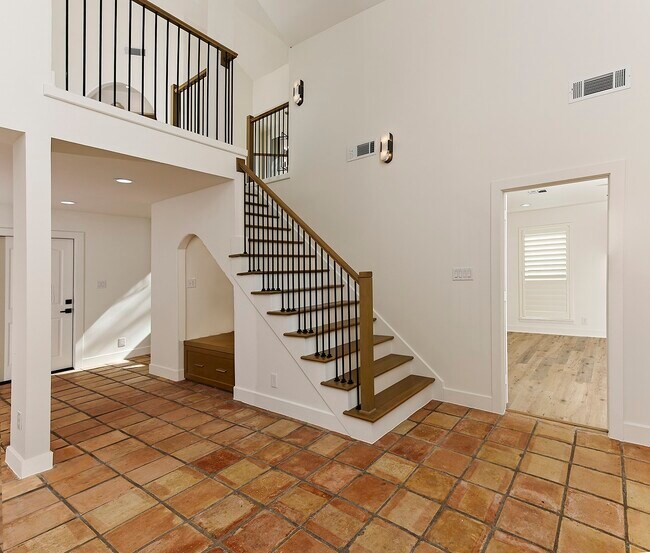 Building Photo - 15 Crinkleroot Ct