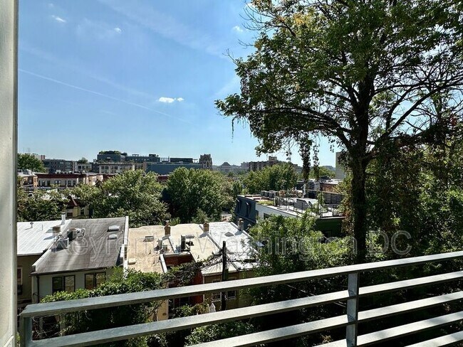 Building Photo - 1460 Belmont St NW