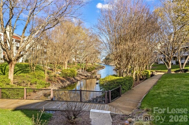 Building Photo - 19843 Henderson Rd