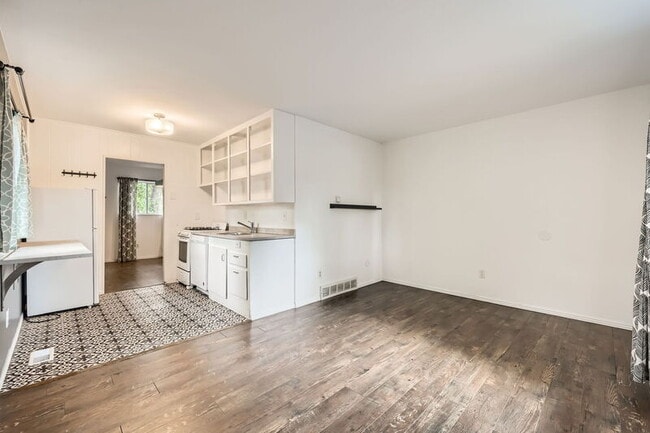 Building Photo - 2515 W Willamette Ave