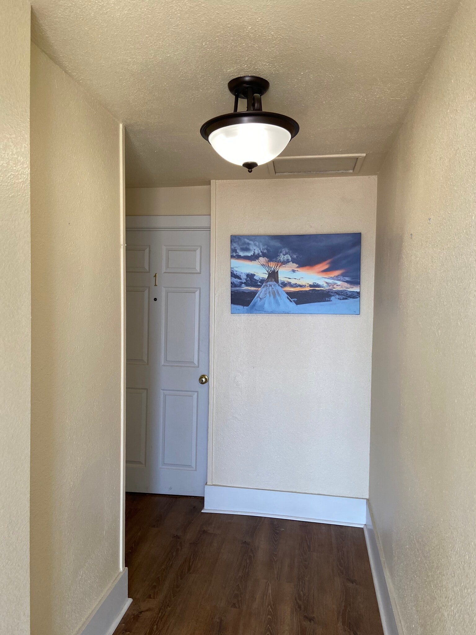 Entry - 1619 House Ave