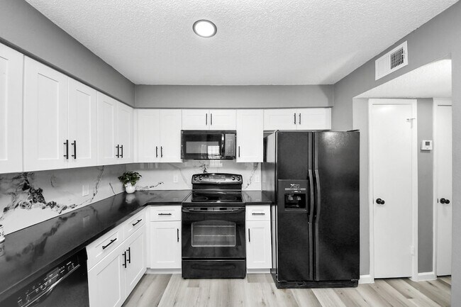 Building Photo - 6281 Ludington Dr