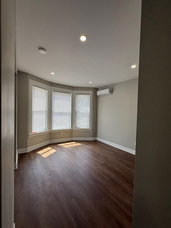 Building Photo - 605 3rd St