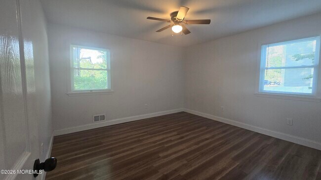 Building Photo - 8 Oak Leaf Ln