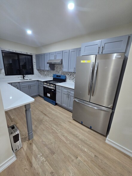 Building Photo - 5028 65th Pl