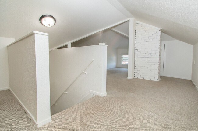 Building Photo - 2 Bedroom 1 Bath + Loft Apartment - One Bl...